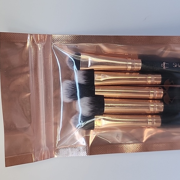 Shaina B 5 Piece Eyes on Miami Makeup Brush Set - Picture 2 of 5